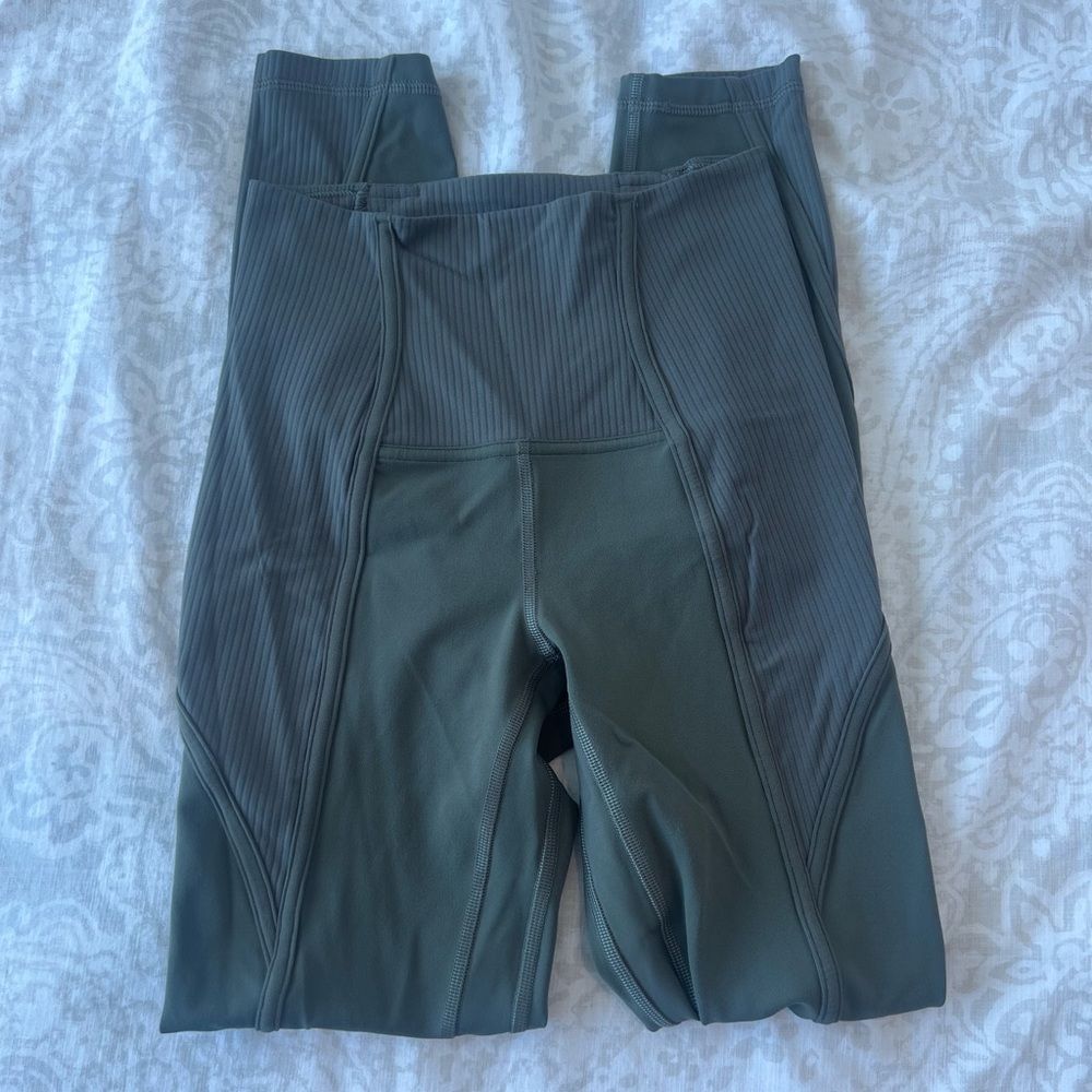 Lululemon - ribbed aligns